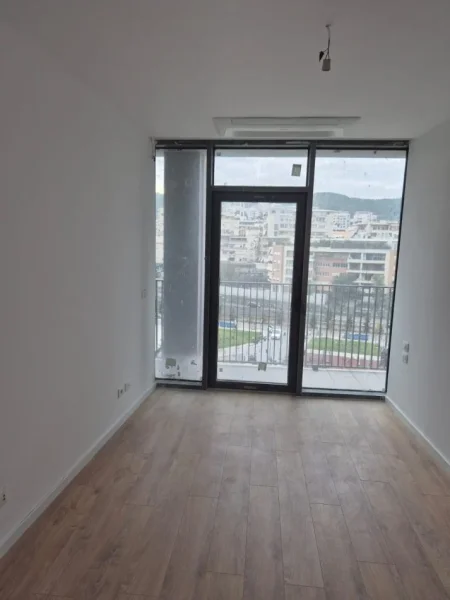 Tirane, jepet me qera ambjent biznesi Kati 5, 103 m² 1.900 € (Lake View)