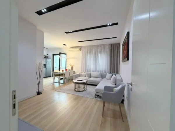 Tirane, shes apartament 2+1+Ballkon Kati 5, 104 m² 250.000 € 