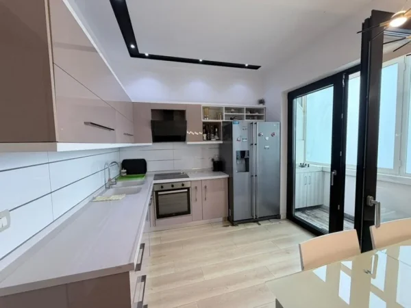 Tirane, shes apartament 2+1+Ballkon Kati 5, 104 m² 250.000 € 