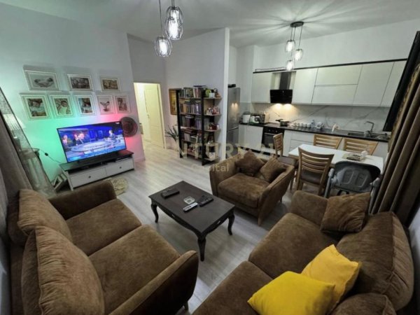 Tirane, shes apartament 2+1+Ballkon Kati 2, 102 m² 195.000 € (Restorant Durresi)