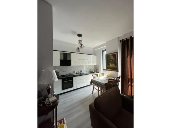 Tirane, shes apartament 2+1+Ballkon Kati 2, 102 m² 195.000 € (Restorant Durresi)