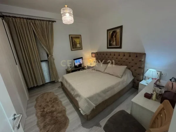 Tirane, shes apartament 2+1+Ballkon Kati 2, 102 m² 195.000 € (Restorant Durresi)
