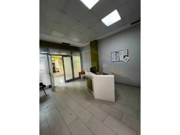 Tirane, shitet ambjent biznesi Kati 1, 60 m² 140.000 € (CONDOR CENTER)