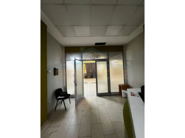 Tirane, shitet ambjent biznesi Kati 1, 60 m² 140.000 € (CONDOR CENTER)