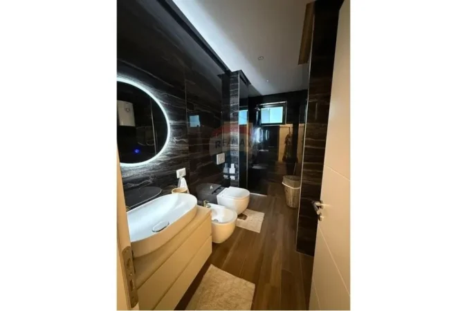 Tirane, jepet me qera apartament 2+1 , 85 m² 700 € (Astir)