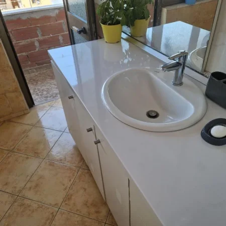 Tirane, jepet me qera apartament 2+1+Aneks+Ballkon Kati 3, 100 m² 500 € (Rruga Besa)