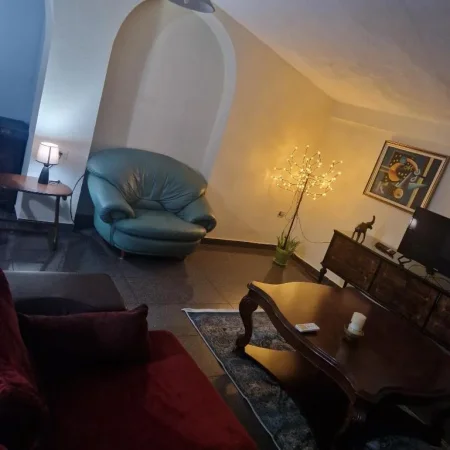 Tirane, jepet me qera apartament 2+1+Aneks+Ballkon Kati 3, 100 m² 500 € (Rruga Besa)
