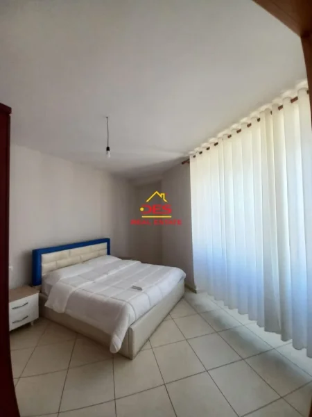 Vlore, jepet me qera apartament 1+1+Ballkon Kati 7, 70 m² 400 € (Rruga Çamëria)
