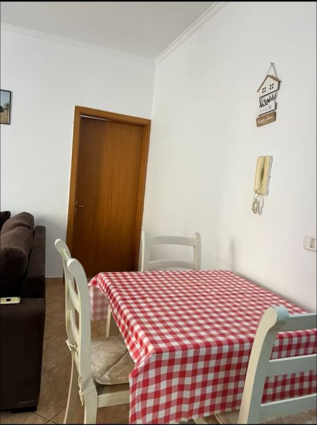 Durres, jepet me qera apartament 1+1+Ballkon Kati 3, 450 € (plazh)
