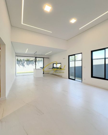 Tirane, jepet me qera dyqan Kati 0, 75 m² 2.000 € (RRUGA MUHAMET GJOLLESHA)
