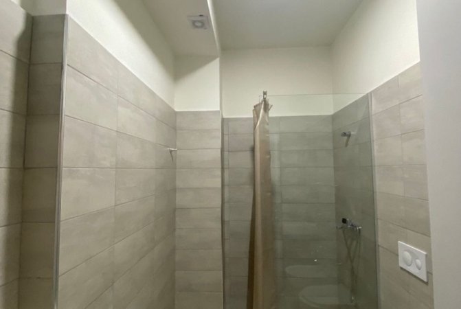 Tirane, jepet me qera apartament 1+1+Ballkon Kati 7, 72 m² 650 € (Rruga Riza Cerova)