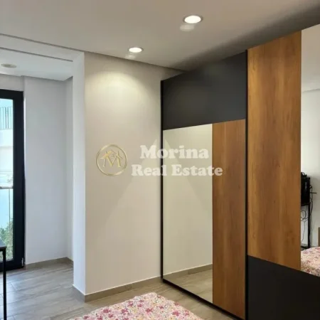 Tirane, jepet me qera apartament 2+1+Ballkon Kati 3, 120 m² 950 € (Dajt)