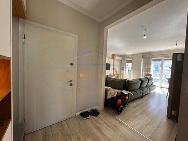 shitet apartament 3+1 Kati 4, 181 m² 250.000 € (Fusha e Sportit, Laprake)
