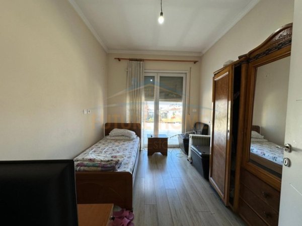 shitet apartament 3+1 Kati 4, 181 m² 250.000 € (Fusha e Sportit, Laprake)