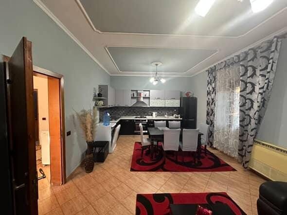Tirane, jepet me qera apartament 2+1 Kati 1, 95 m² 500 € (Pranë Casa Italia)