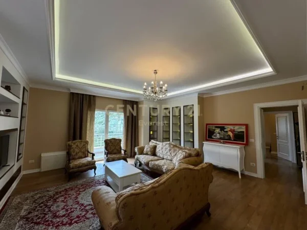 Tirane, jepet me qera apartament 2+1+Ballkon Kati 3, 125 m² 850 € (Liqeni i thate)