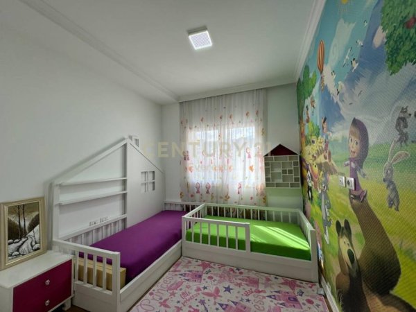 Tirane, jepet me qera apartament 2+1+Ballkon Kati 3, 125 m² 950 € (Liqeni i thate)