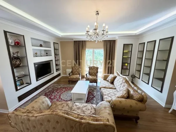 Tirane, jepet me qera apartament 2+1+Ballkon Kati 3, 125 m² 850 € (Liqeni i thate)