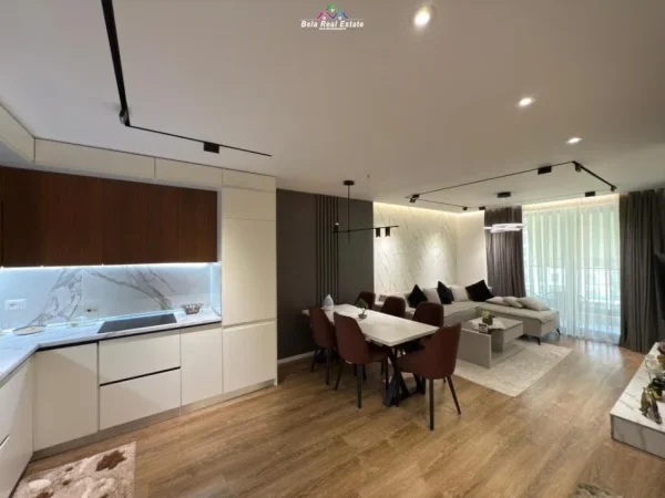 Tirane, jepet me qera apartament 2+1+Ballkon Kati 4, 125 m² 950 € (Fusha E Aviacionit)