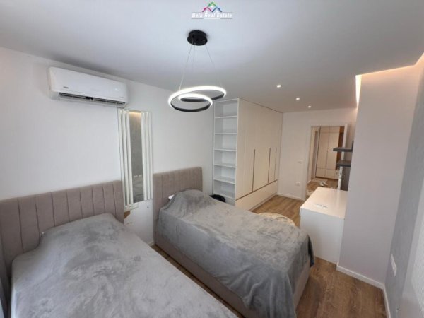 Tirane, jepet me qera apartament 2+1+Ballkon Kati 4, 125 m² 950 € (Fusha E Aviacionit)