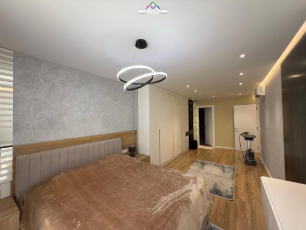 Tirane, jepet me qera apartament 2+1+Ballkon Kati 4, 125 m² 950 € (Fusha E Aviacionit)