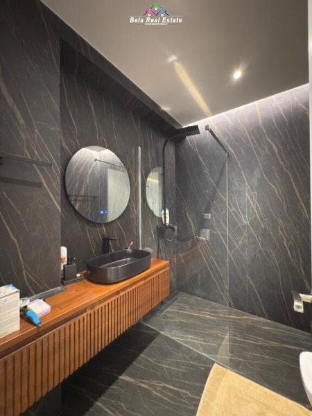 Tirane, jepet me qera apartament 2+1+Ballkon Kati 4, 125 m² 950 € (Fusha E Aviacionit)