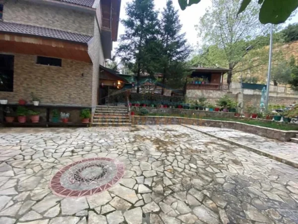 Tirane, shitet hotel , 1.067 m² 2.500.000 € (DAJT)