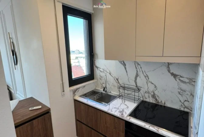 Tirane, jepet me qera apartament 1+1+Ballkon Kati 9, 70 m² 800 € (Komuna e Parisit)