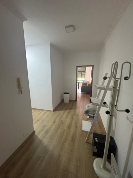 Tirane, jepet me qera ambient biznesi Kati 4, 122 m² 700 € (prane Gjykates se Shkalles se Pare)
