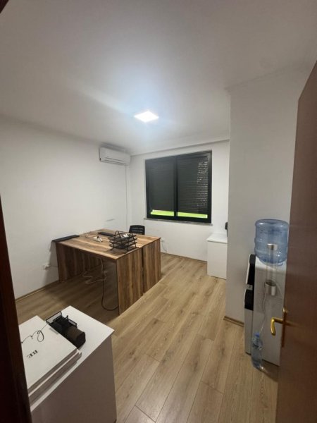 Tirane, jepet me qera ambient biznesi Kati 4, 122 m² 700 € (prane Gjykates se Shkalles se Pare)