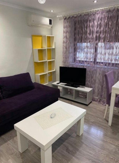 Tirane, jepet me qera apartament 2+1+Ballkon Kati 2, 85 m² 550 € (Rruga Xhanfize Keko , Porcelan prane uet)