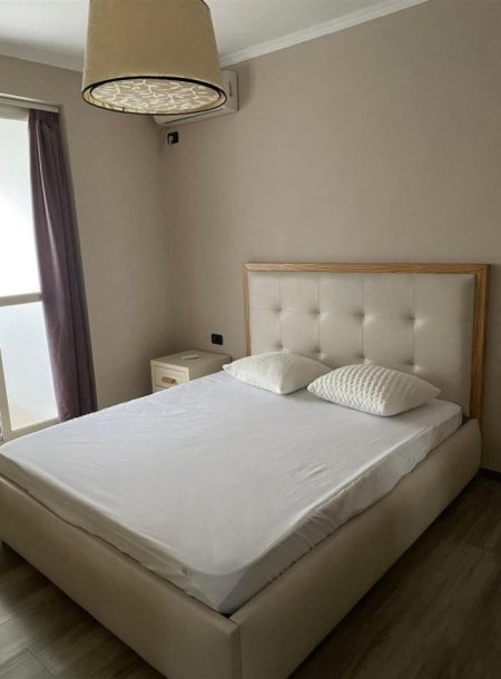 Tirane, jepet me qera apartament 2+1+Ballkon Kati 2, 85 m² 550 € (Rruga Xhanfize Keko , Porcelan prane uet)