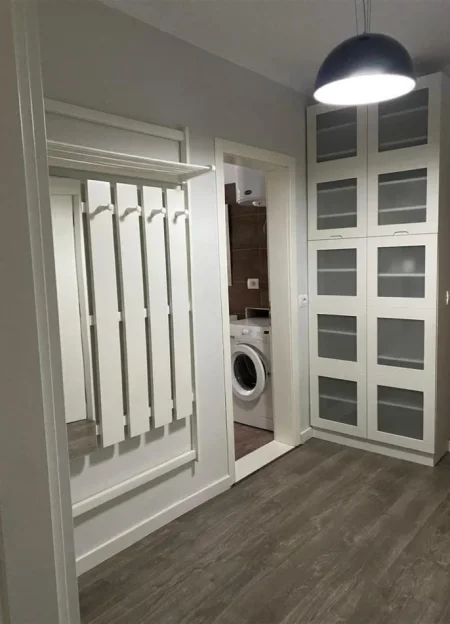 Tirane, jepet me qera apartament 2+1+Ballkon Kati 2, 85 m² 550 € (Rruga Xhanfize Keko , Porcelan prane uet)