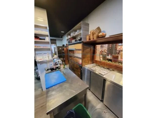 Tirane, shitet ambjent biznesi Kati -1, 200 m² 650.000 € (PRANE LSI)