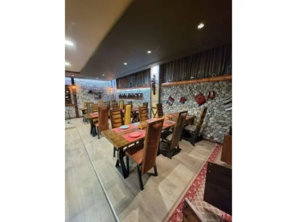 Tirane, shitet ambjent biznesi Kati -1, 200 m² 650.000 € (PRANE LSI)