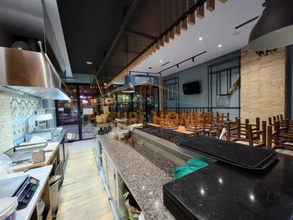 Tirane, shitet ambjent biznesi Kati 0, 70 m² 165.000 € (UNAZA E RE)