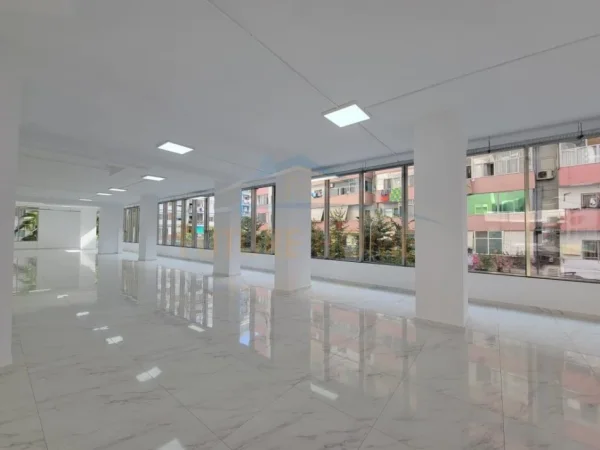 Tirane, shitet ambjent biznesi Kati 1, 750 m² 1.500.000 € (pranë Jata Market)
