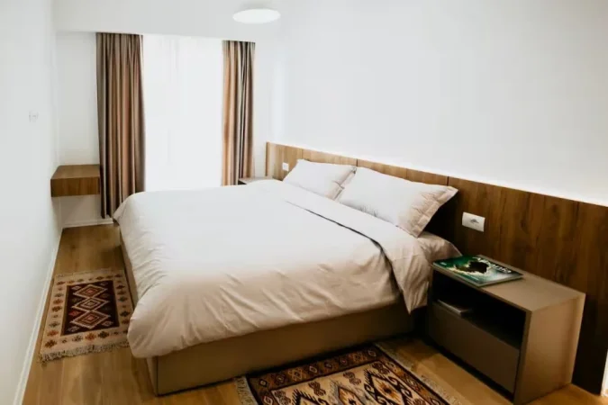 Tirane, jepet me qera apartament 1+1+Ballkon Kati 3, 46 m² 590 € (Rr. Ramazan Bogdani 5)
