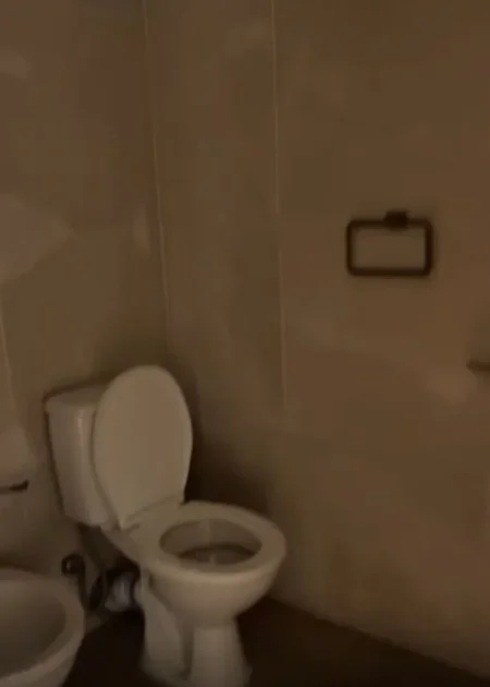 Tirane, jepet me qera apartament 2+1+Ballkon Kati 3, 94 m² 500 € (RRUGA 5 MAJI)