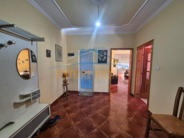 Tirane, shitet apartament 1+1+Ballkon Kati 3, 57 m² 138.000 € (PAZARI I RI)