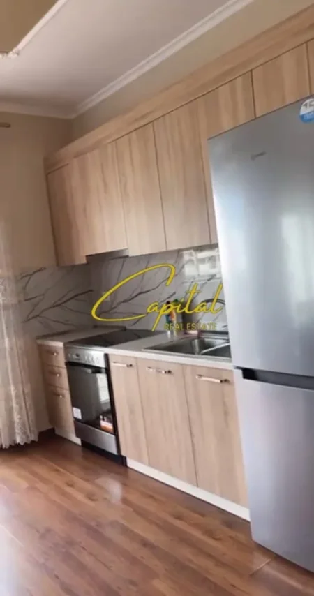 Tirane, jepet me qera apartament 2+1 Kati 3, 94 m² 550 € (5 MAJI)