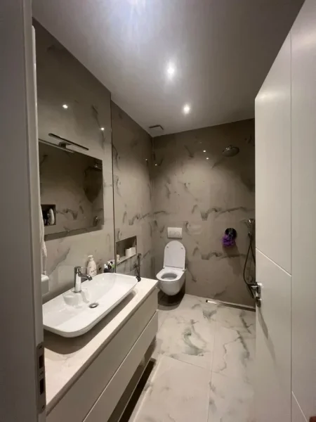 Apartament 1+1 me Qera ne Zonen e 21 Dhjetorit, Kati 1, 65 m² 550 €URO