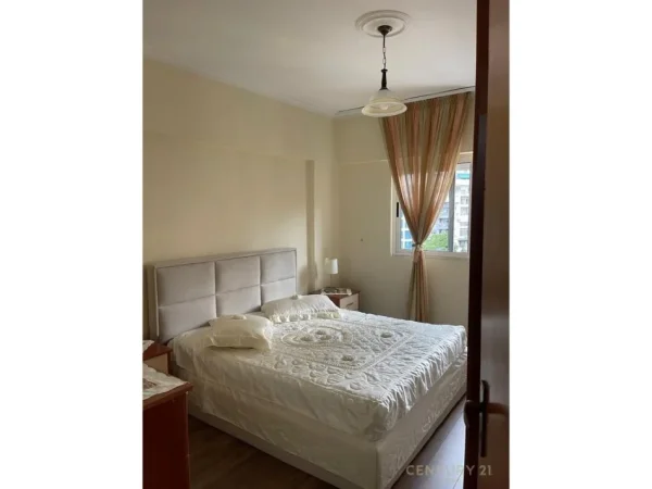 Tirane, jepet me qera apartament , 90 m² 700 € (Komuna e Parisit)