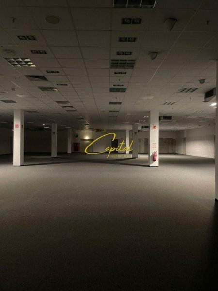 Tirane, jepet me qera ambjent biznesi Kati -1, 500 m² 2.000 € (BULEVARDI ZOGU I)