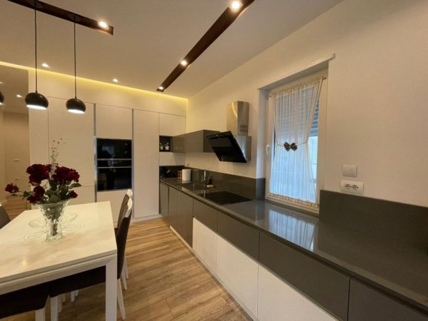 Tirane, jepet me qera apartament 3+1+Ballkon Kati 3, 140 m² 1.500 € (Kopshti Zoologjik)