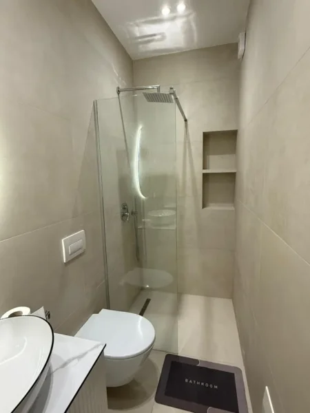 Tirane, jepet me qera apartament 1+1 Kati 5, 60 m² 700 € 
