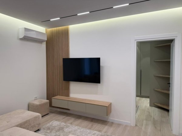 Tirane, jepet me qera apartament 1+1 Kati 5, 60 m² 700 € 