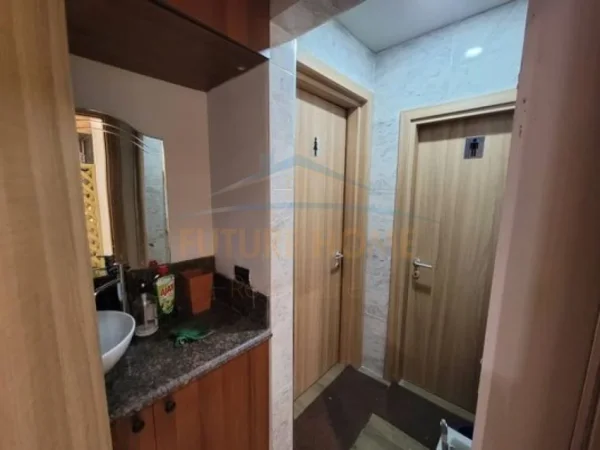 Tirane, shitet ambjent biznesi Kati 0, 84 m² 450.000 € 