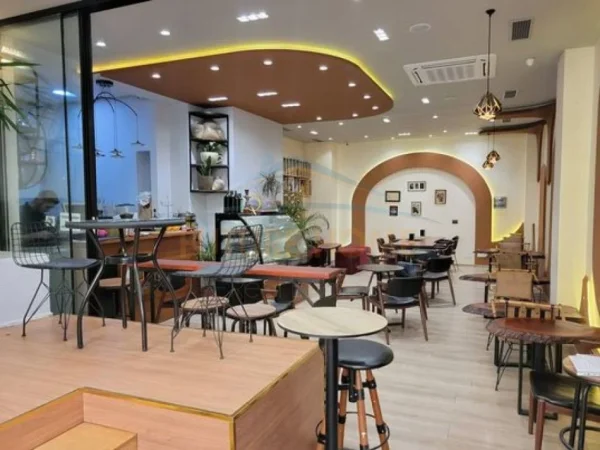 Tirane, shitet ambjent biznesi Kati 0, 84 m² 450.000 € 