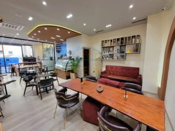 Tirane, shitet ambjent biznesi Kati 0, 84 m² 450.000 € 